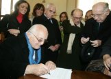 Roma, 23 novembre 2005. Il momento della firma. (ANSA)